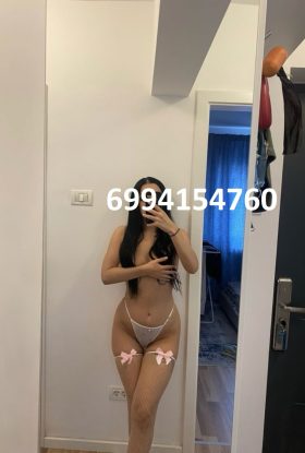 όμορφη κούκλα . Σφιχτό μουνί!!!!