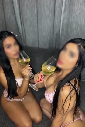 εμπειρία παρτούζας με δύο κουκλίτσες