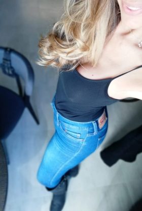 Είμαι 1.68 και 57 κιλά με κωλάρα τούμπανο.